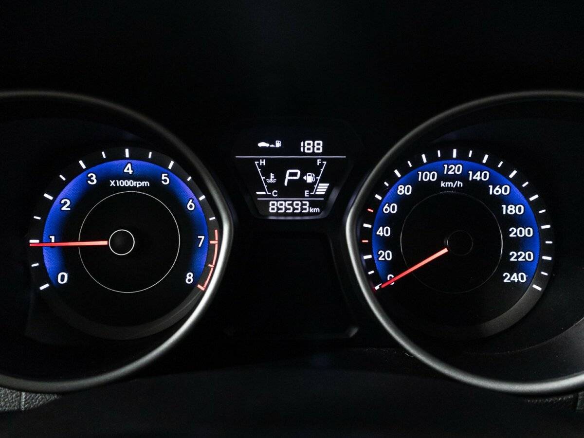 Купить Hyundai Elantra с пробегом. Фото: #11