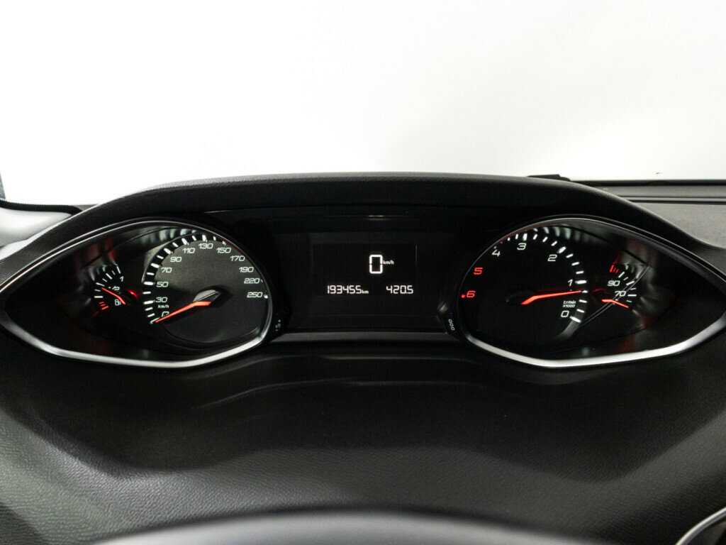 Купить Peugeot 308 с пробегом. Фото: #11
