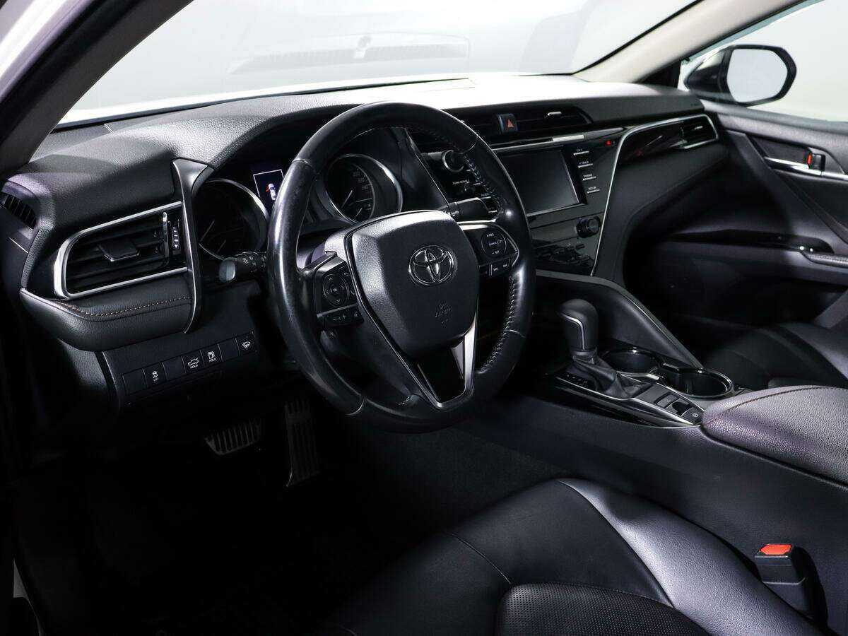 Купить Toyota Camry с пробегом. Фото: #11