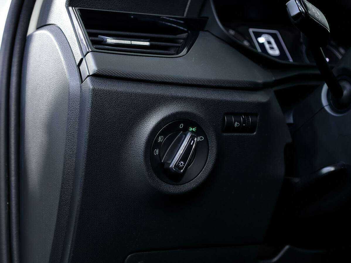 Купить Skoda Rapid с пробегом. Фото: #18