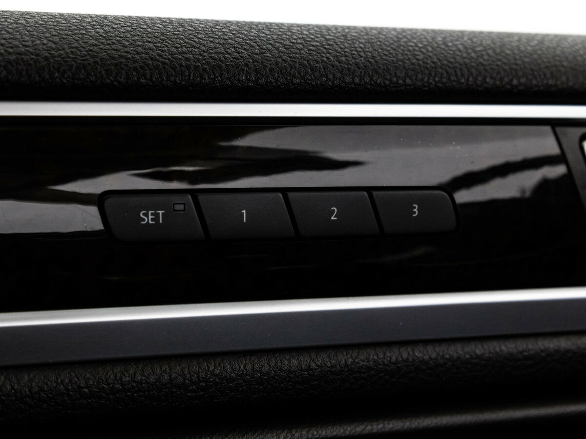 Купить Volkswagen Touareg с пробегом. Фото: #22