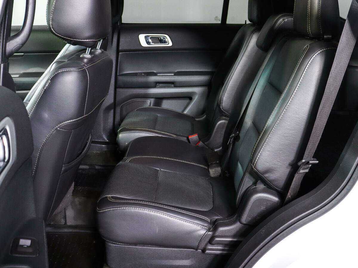 Купить Ford Explorer с пробегом. Фото: #9
