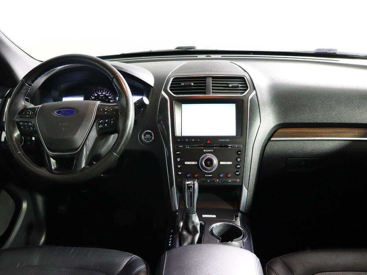 Купить Ford Explorer с пробегом. Фото: #10