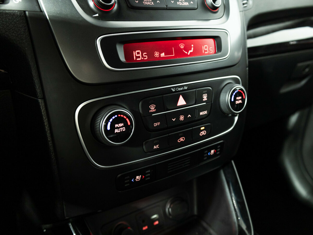 Купить Kia Sorento с пробегом. Фото: #15