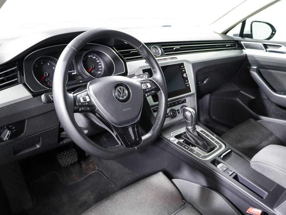 Купить Volkswagen Passat с пробегом. Фото: #10