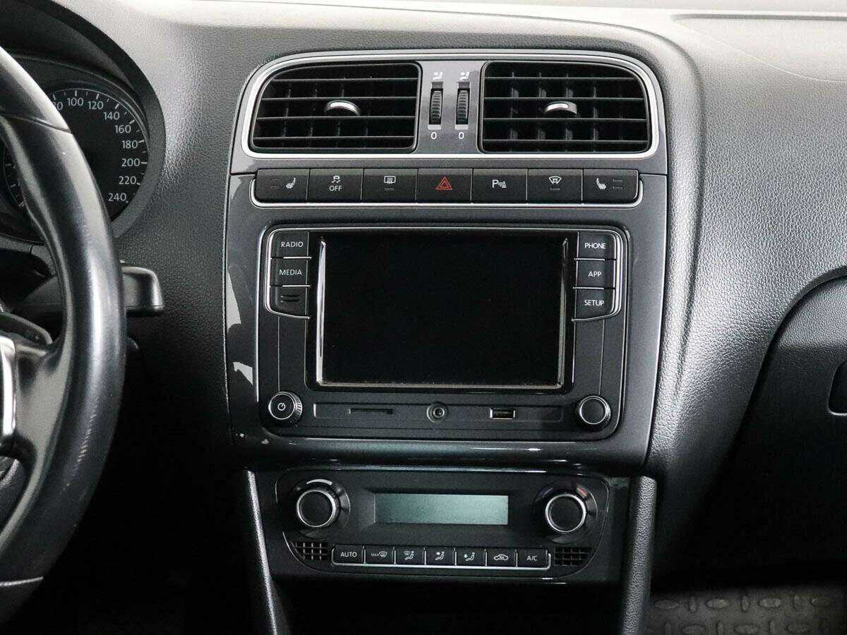 Купить Volkswagen Polo с пробегом. Фото: #11