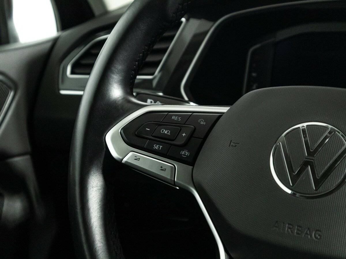 Купить Volkswagen Tiguan с пробегом. Фото: #21