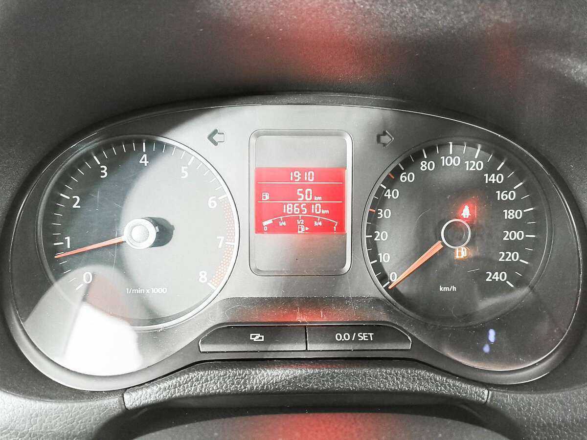 Купить Volkswagen Polo с пробегом. Фото: #9