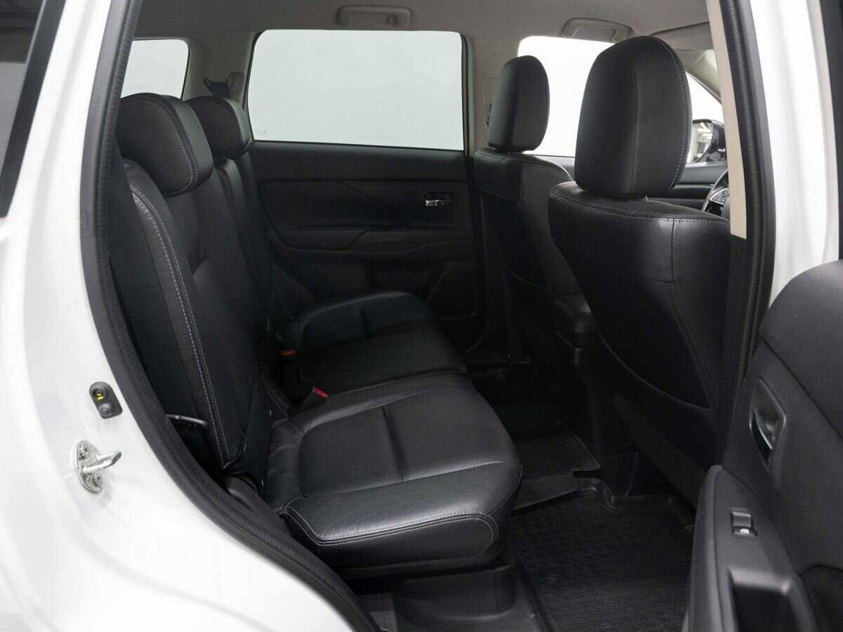Купить Mitsubishi Outlander с пробегом. Фото: #11