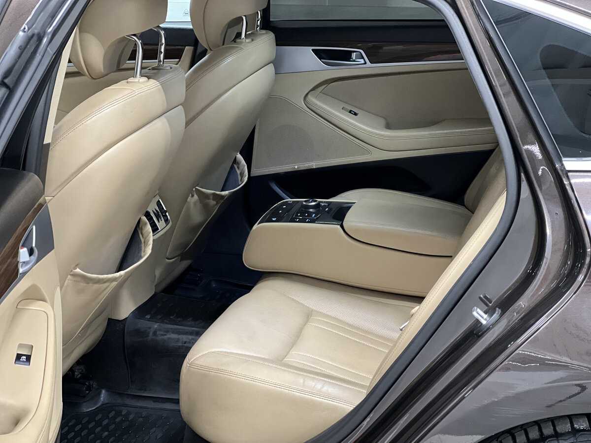 Купить Hyundai Genesis с пробегом. Фото: #11