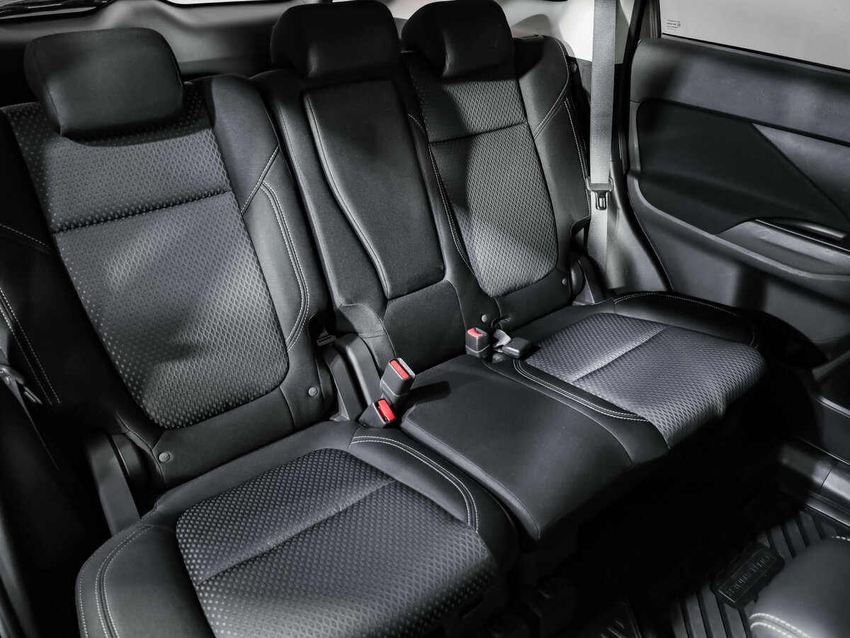 Купить Mitsubishi Outlander с пробегом. Фото: #22