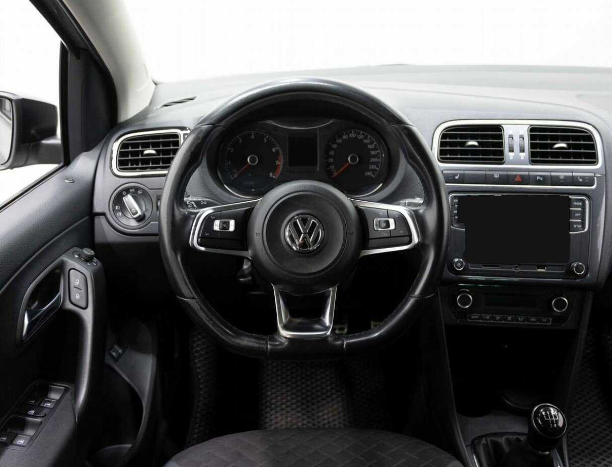 Купить Volkswagen Polo с пробегом. Фото: #13