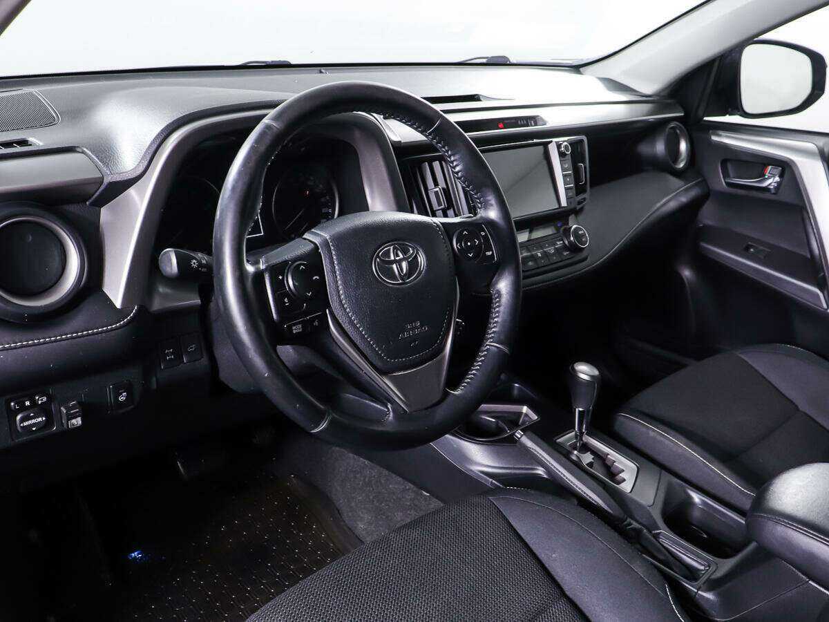 Купить Toyota RAV4 с пробегом. Фото: #12