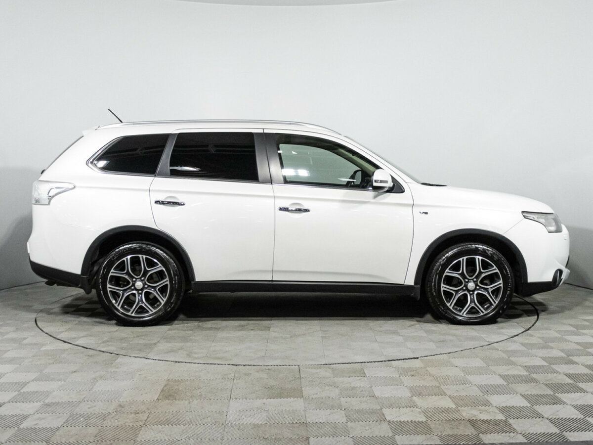 Купить Mitsubishi Outlander с пробегом. Фото: #3