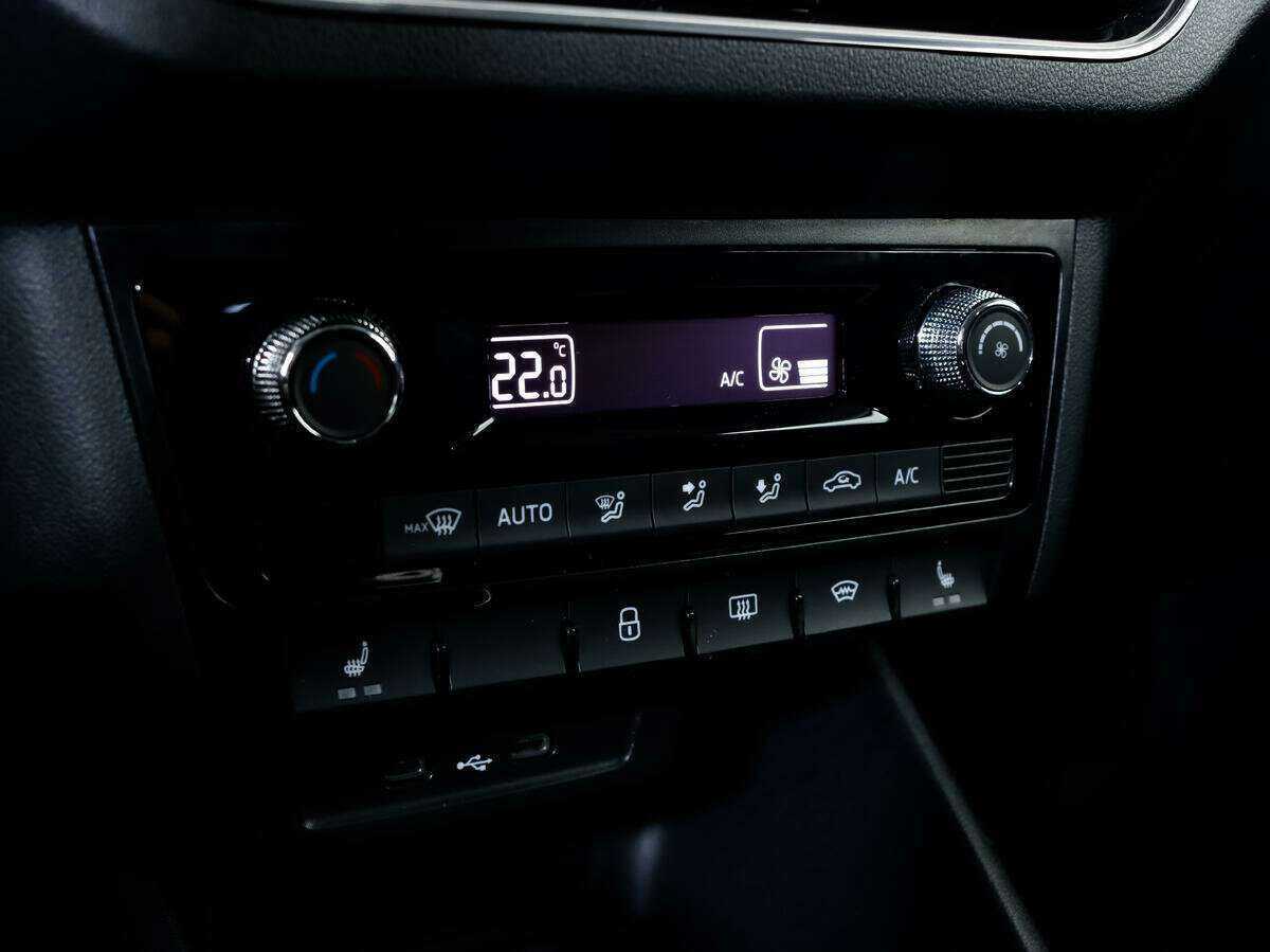 Купить Skoda Rapid с пробегом. Фото: #12