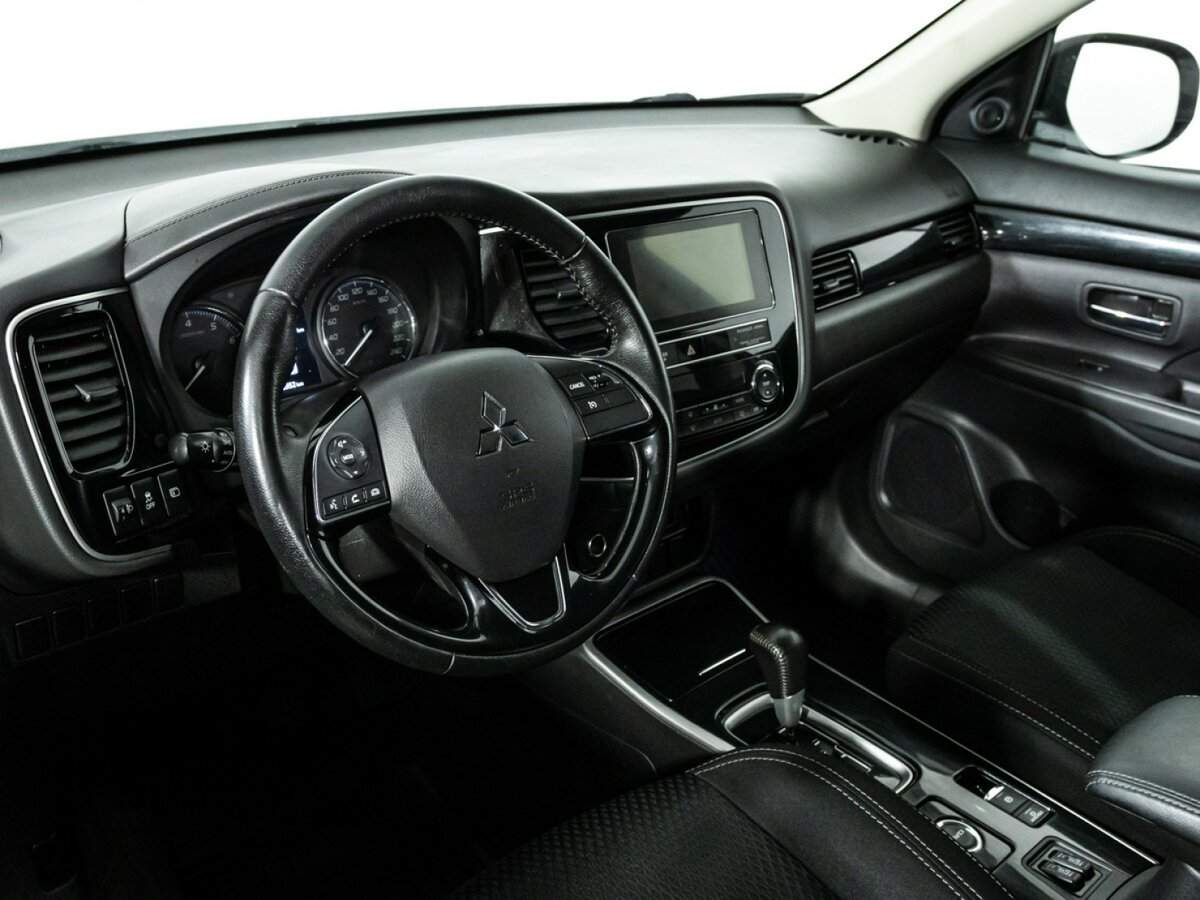 Купить Mitsubishi Outlander с пробегом. Фото: #10