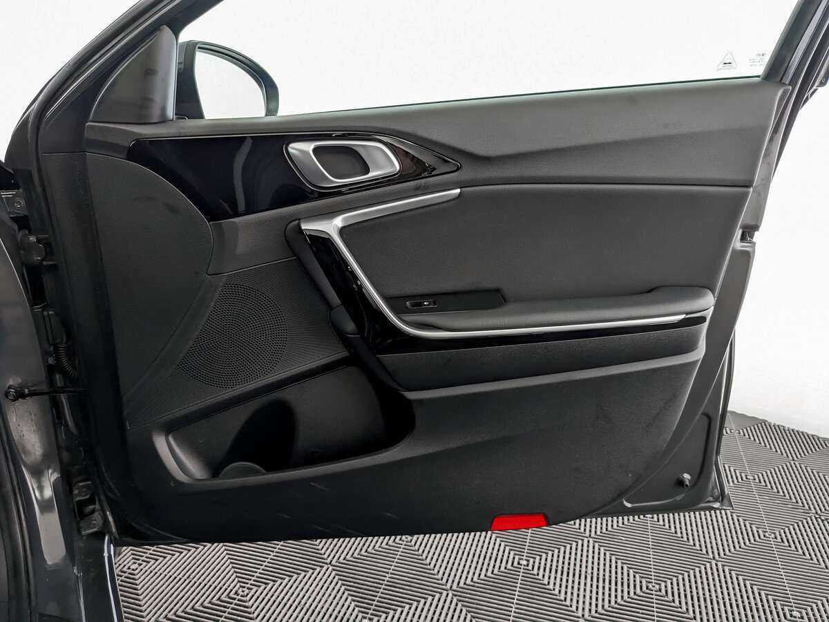 Купить Kia Ceed с пробегом. Фото: #19