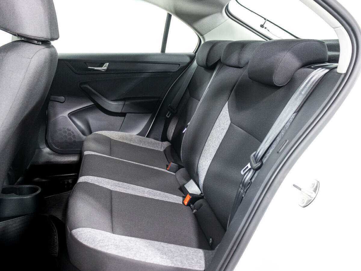 Купить Skoda Rapid с пробегом. Фото: #9