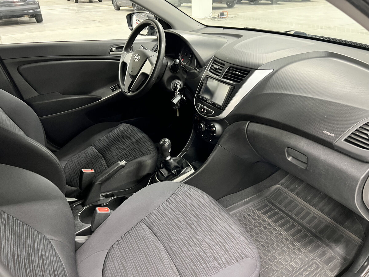 Купить Hyundai Solaris с пробегом. Фото: #10