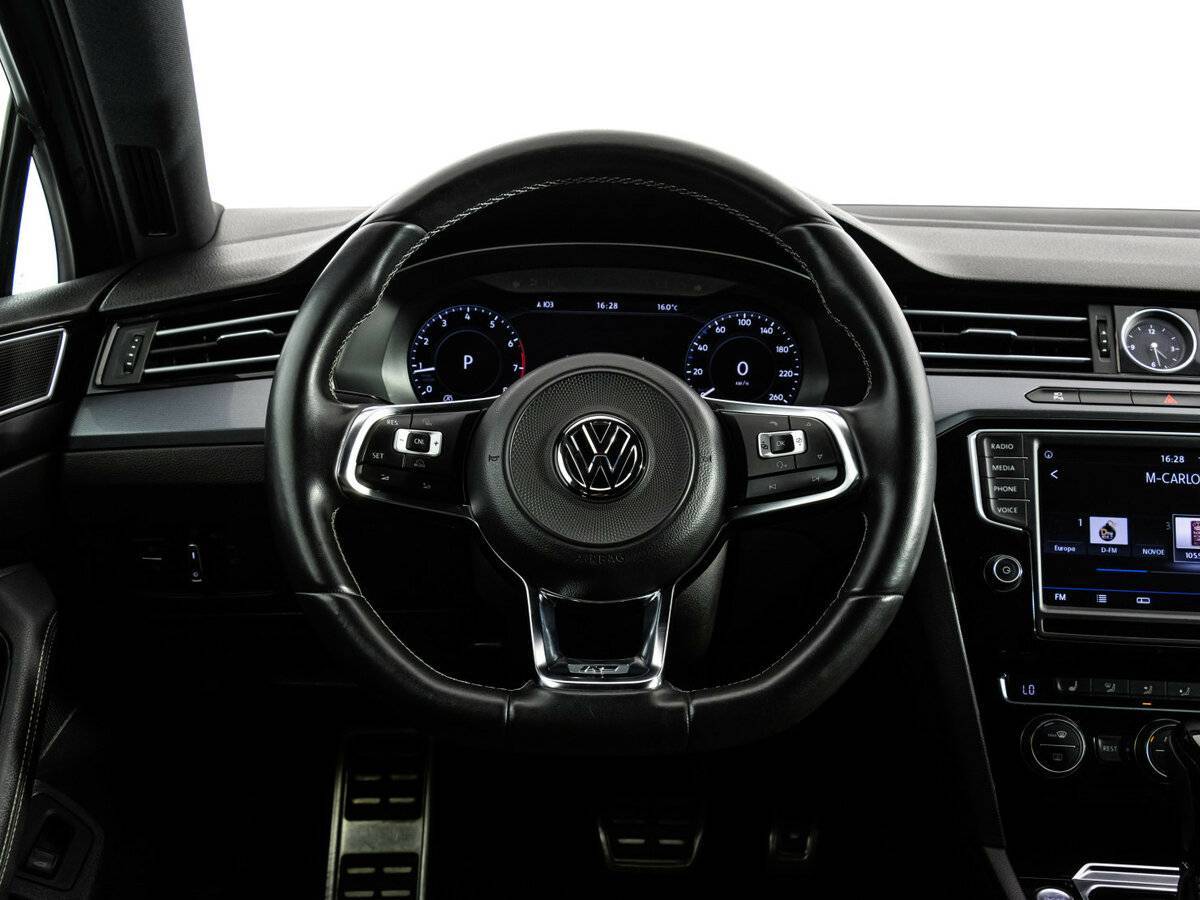 Купить Volkswagen Passat с пробегом. Фото: #11