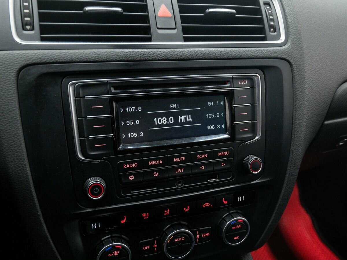 Купить Volkswagen Jetta с пробегом. Фото: #18