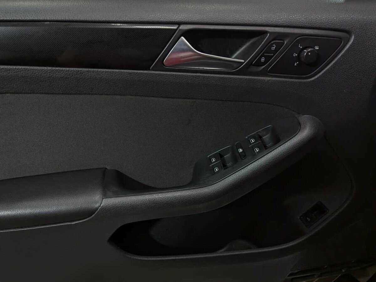 Купить Volkswagen Jetta с пробегом. Фото: #12