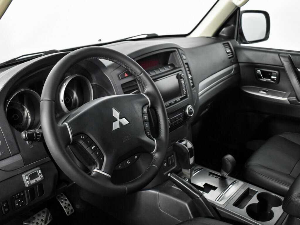 Купить Mitsubishi Pajero с пробегом. Фото: #8