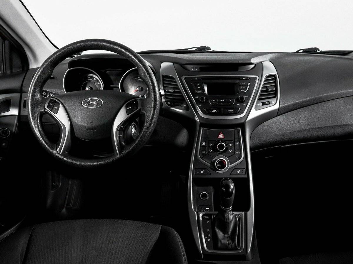 Купить Hyundai Elantra с пробегом. Фото: #11