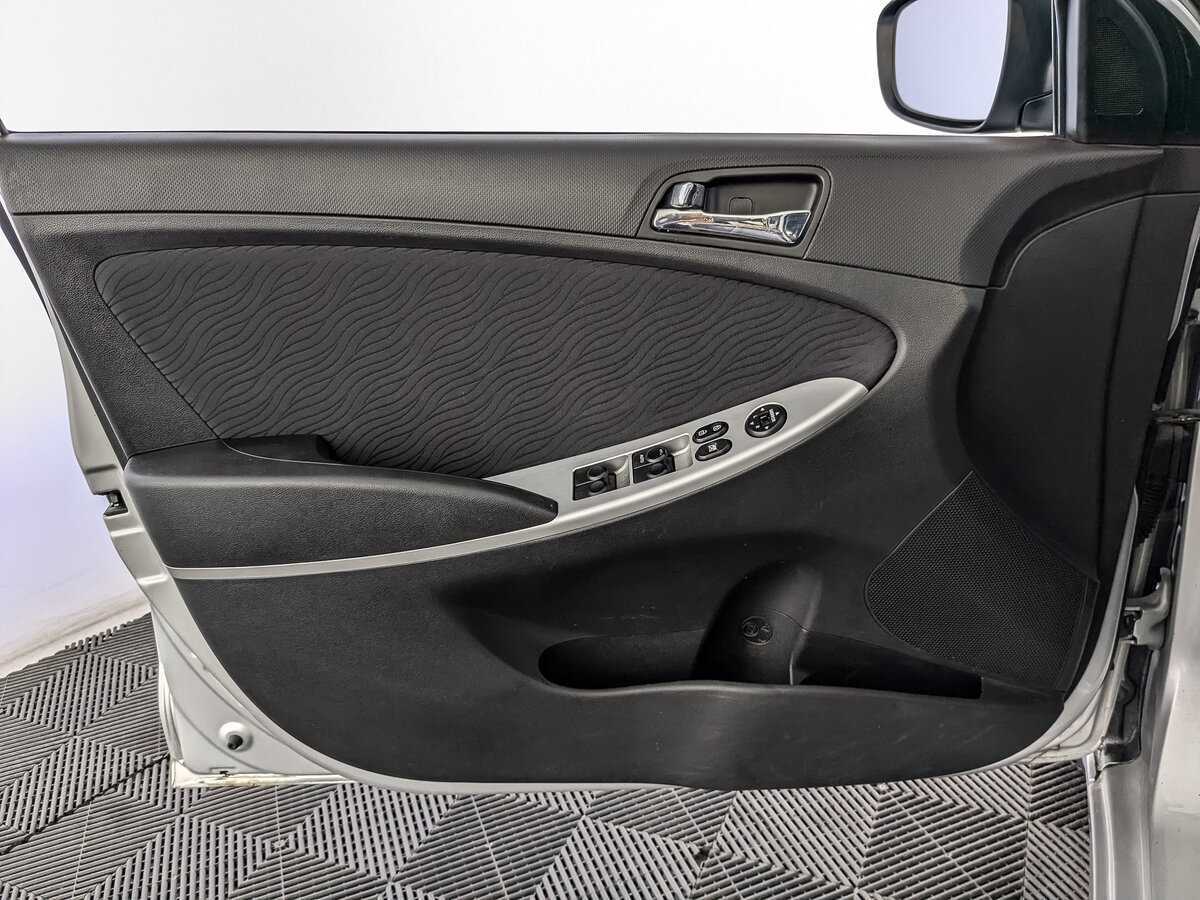 Купить Hyundai Solaris с пробегом. Фото: #14