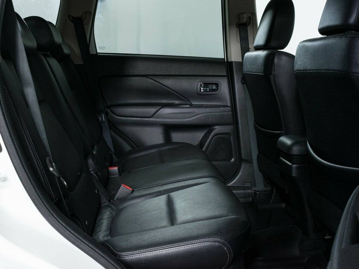 Купить Mitsubishi Outlander с пробегом. Фото: #11