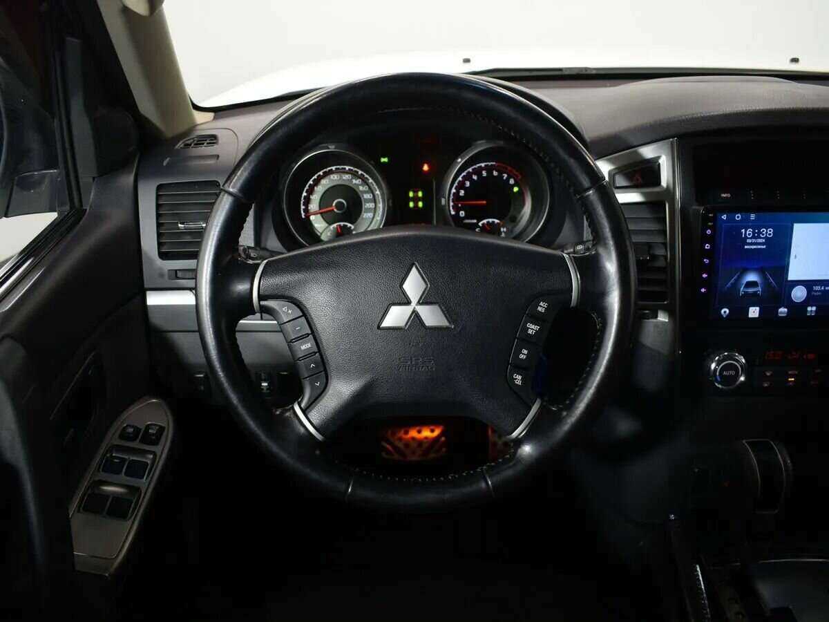 Купить Mitsubishi Pajero с пробегом. Фото: #11