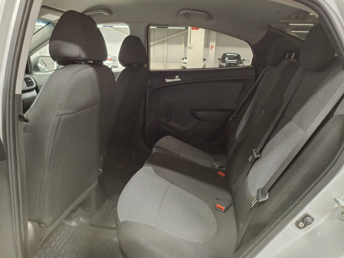 Купить Hyundai Solaris с пробегом. Фото: #11
