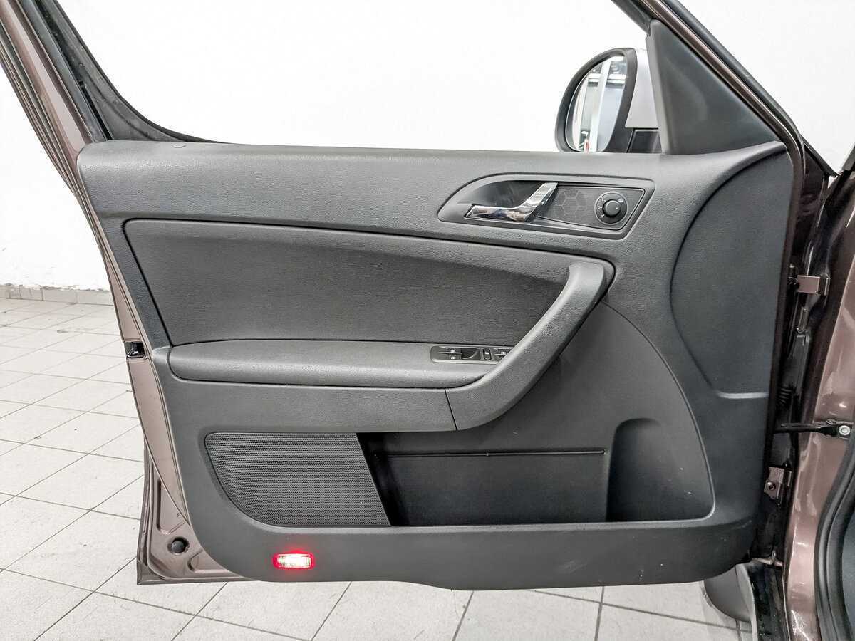 Купить Skoda Yeti с пробегом. Фото: #18