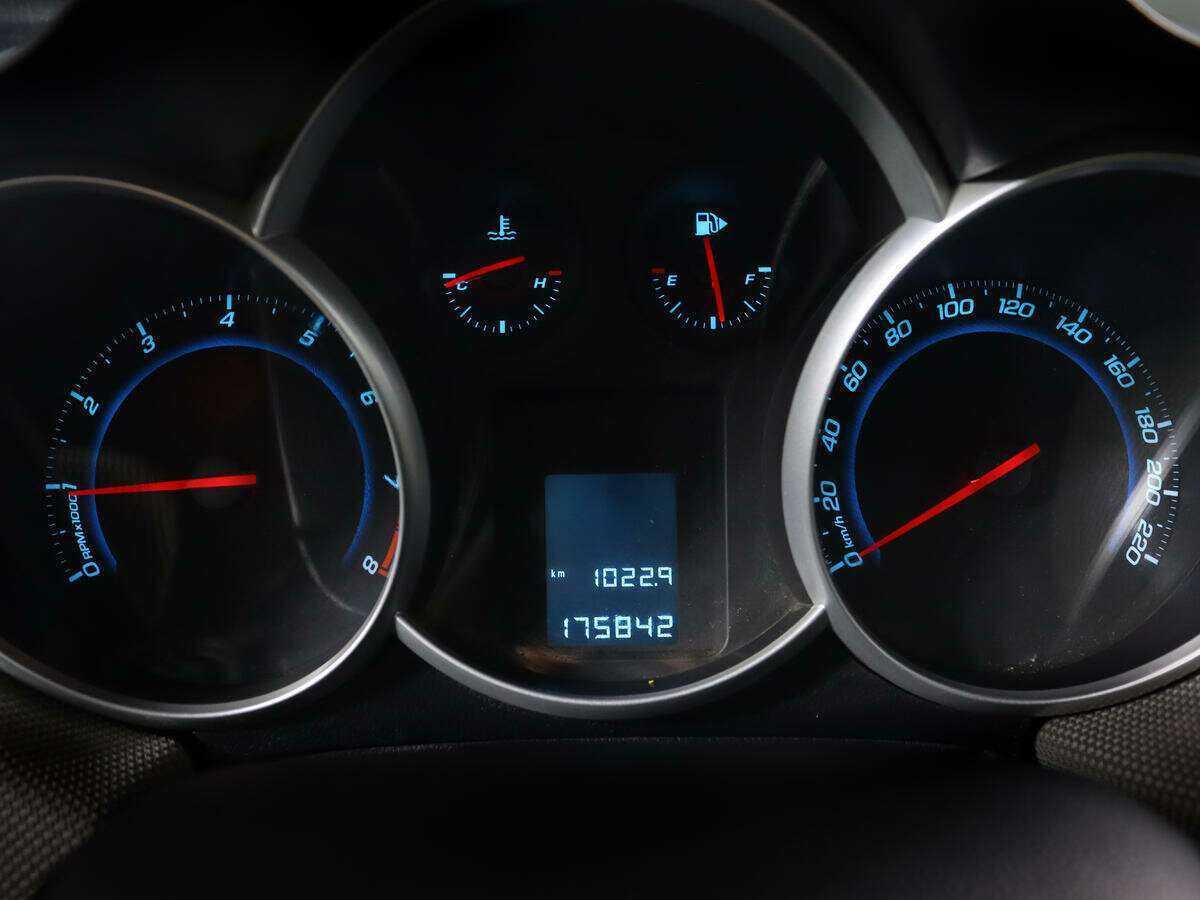 Купить Chevrolet Cruze с пробегом. Фото: #8