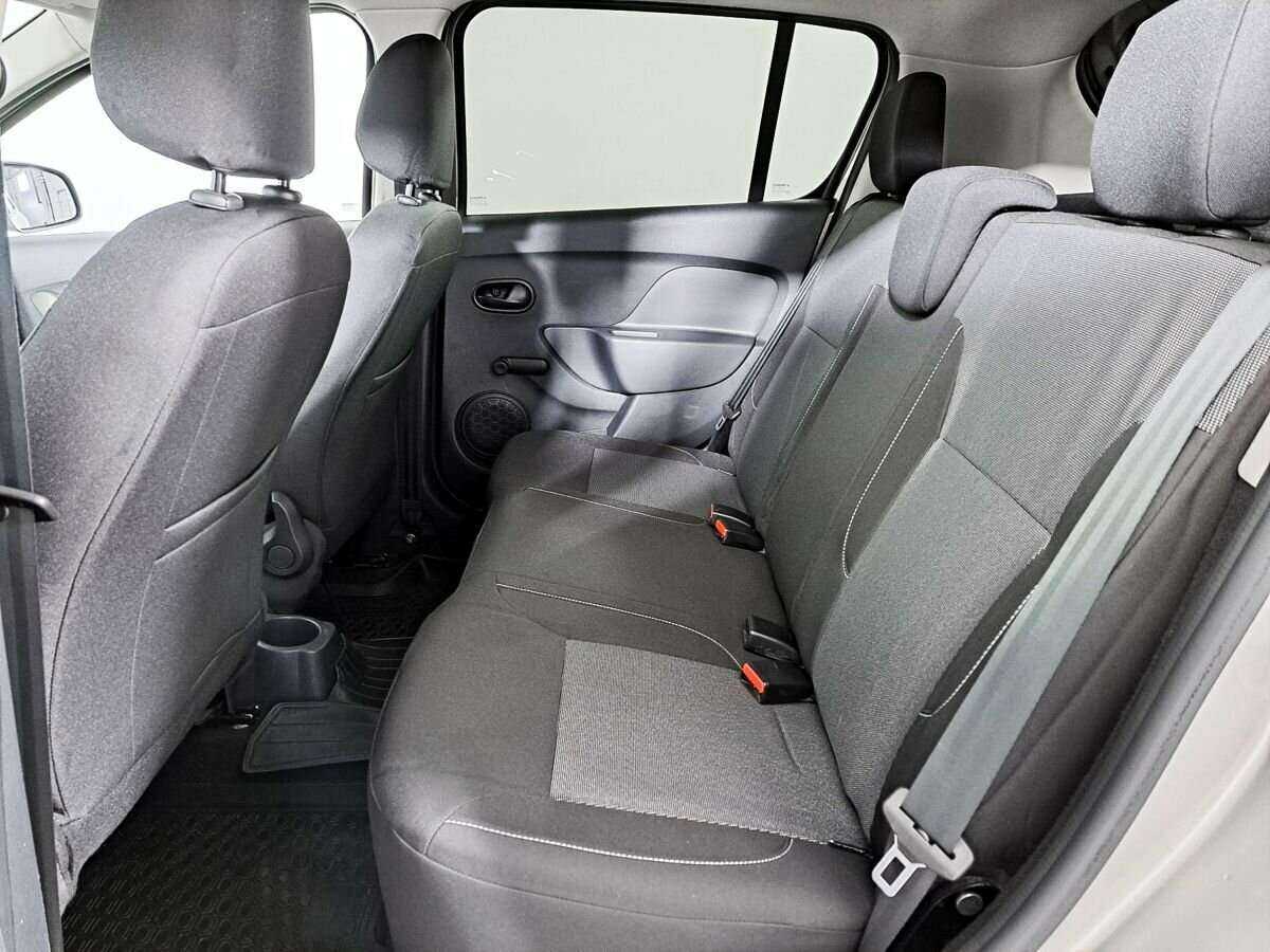 Купить Renault Sandero с пробегом. Фото: #9