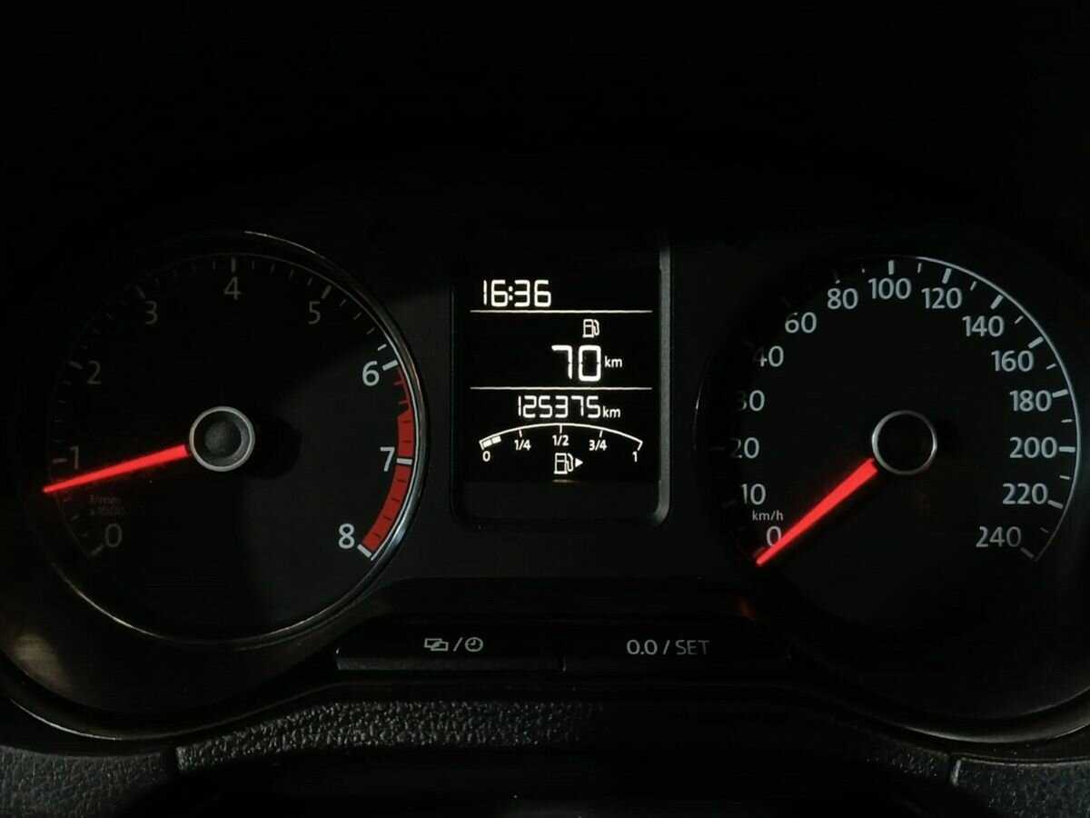 Купить Volkswagen Polo с пробегом. Фото: #11