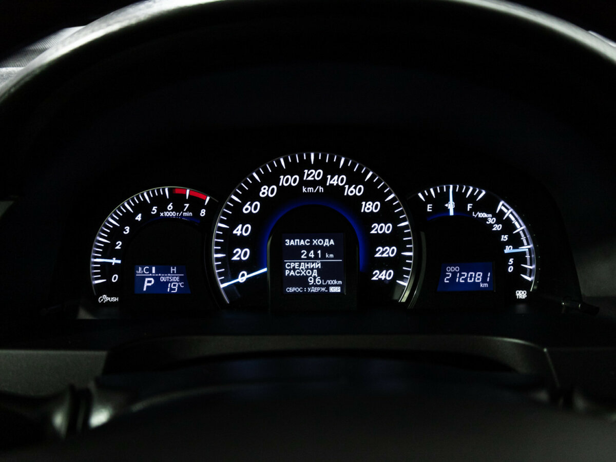 Купить Toyota Camry с пробегом. Фото: #11