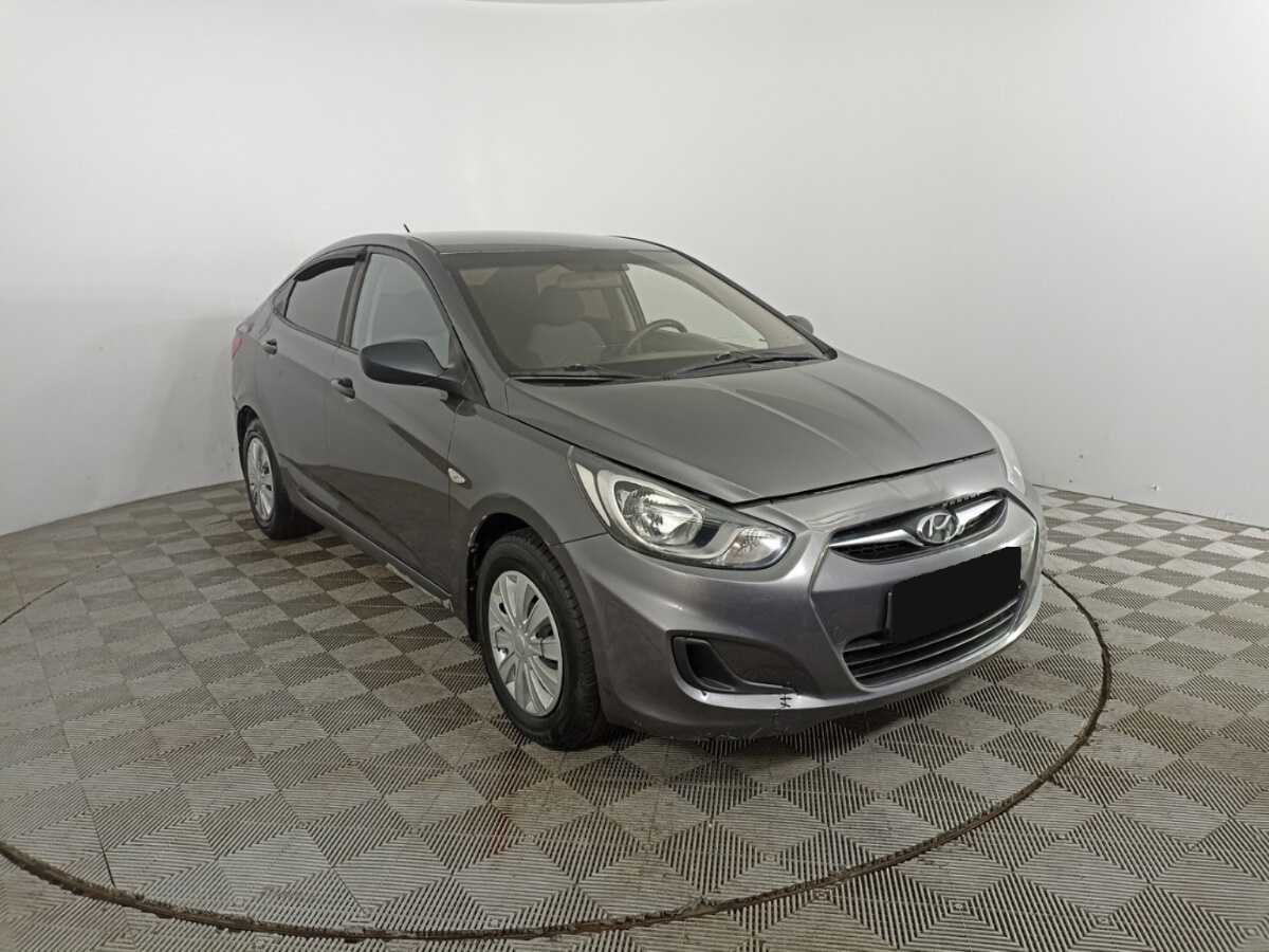 Купить Hyundai Solaris с пробегом. Фото: #2