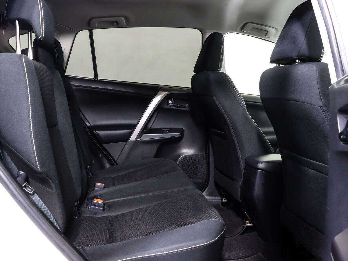 Купить Toyota RAV4 с пробегом. Фото: #9