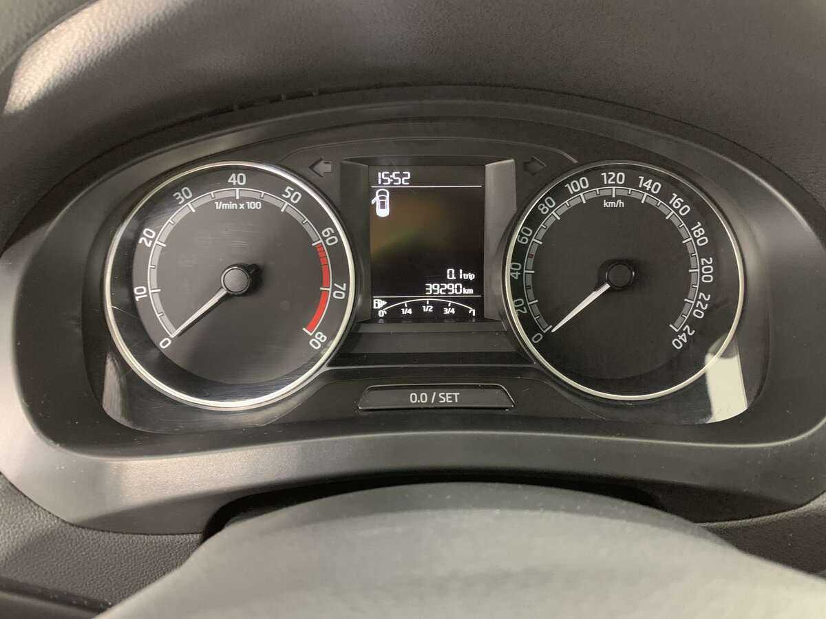 Купить Skoda Rapid с пробегом. Фото: #9