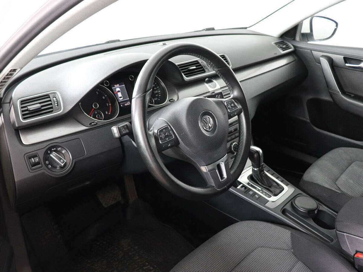 Купить Volkswagen Passat с пробегом. Фото: #8