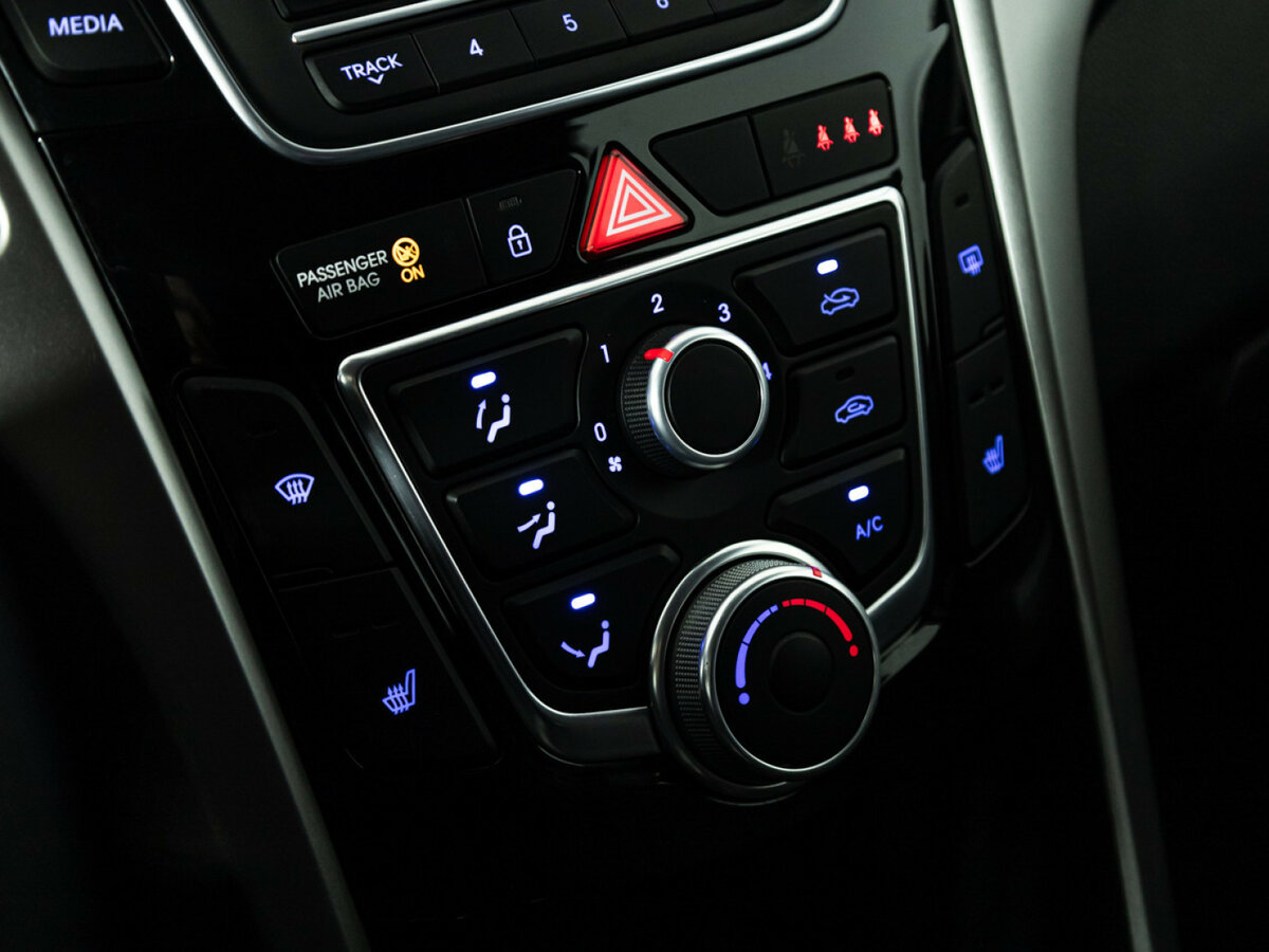 Купить Hyundai i30 с пробегом. Фото: #13