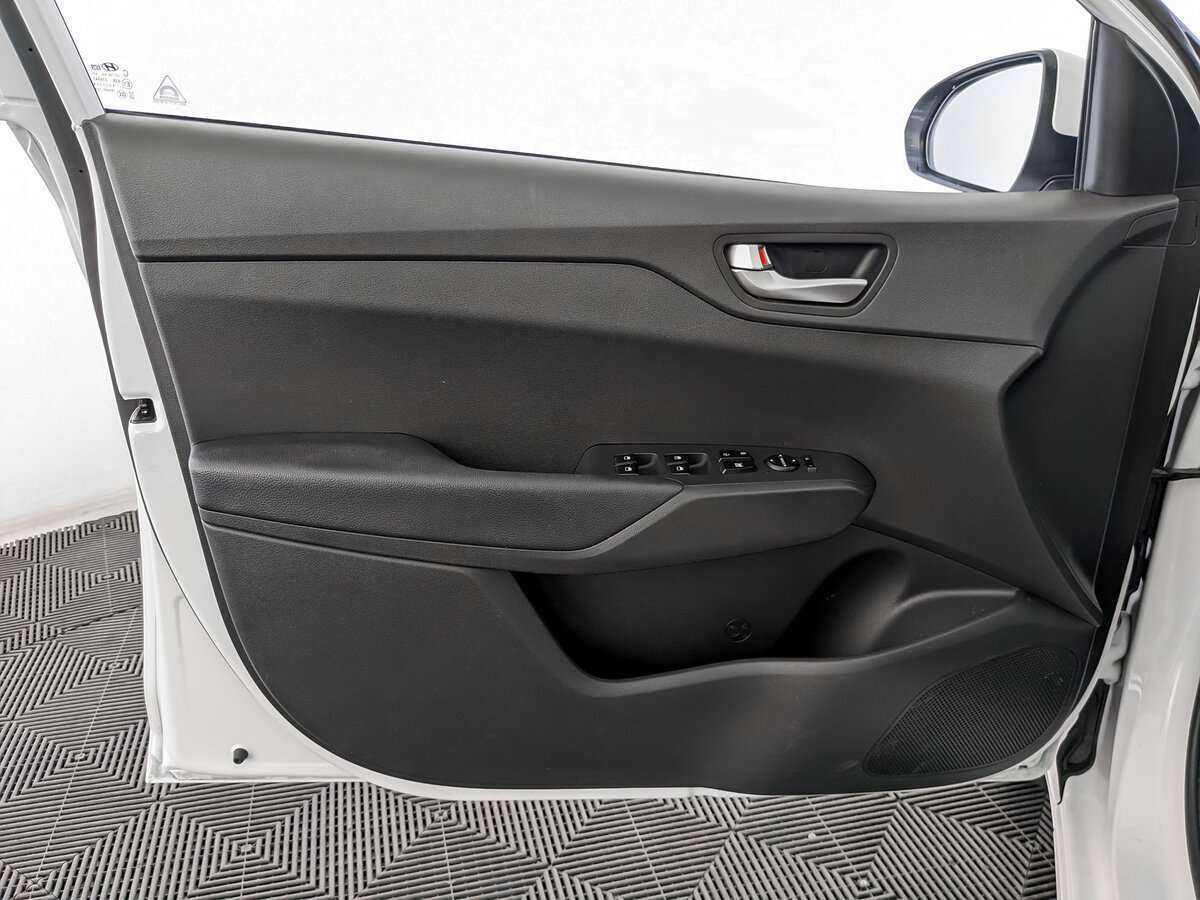 Купить Hyundai Solaris с пробегом. Фото: #15