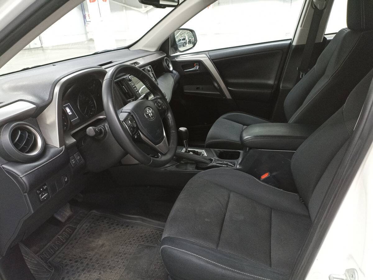 Купить Toyota RAV4 с пробегом. Фото: #15