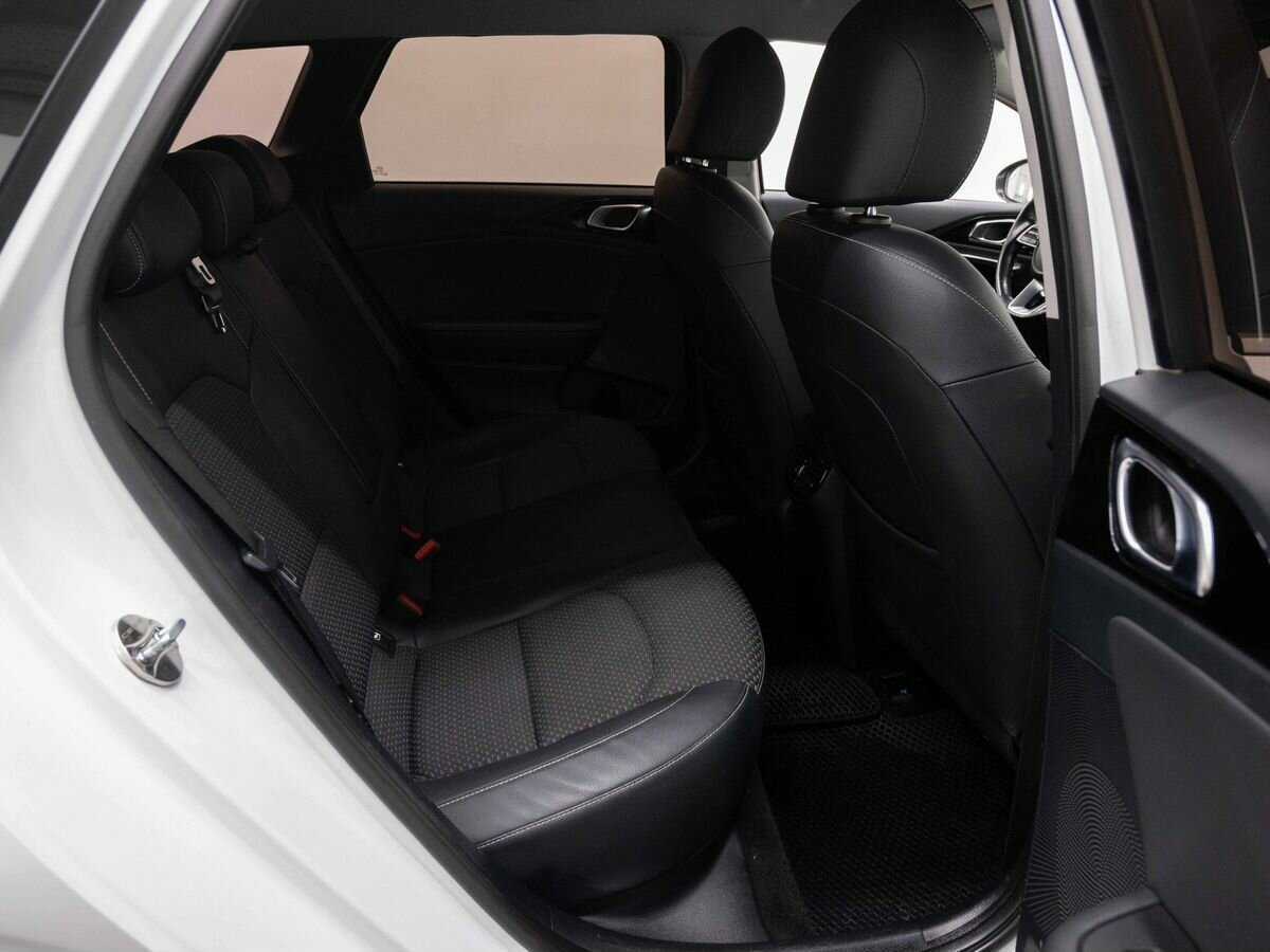 Купить Kia Ceed с пробегом. Фото: #9