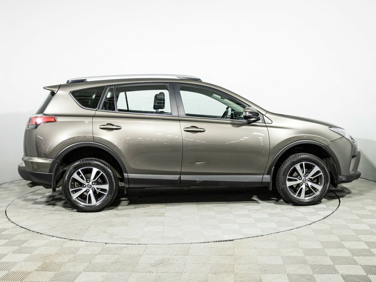 Купить Toyota RAV4 с пробегом. Фото: #3