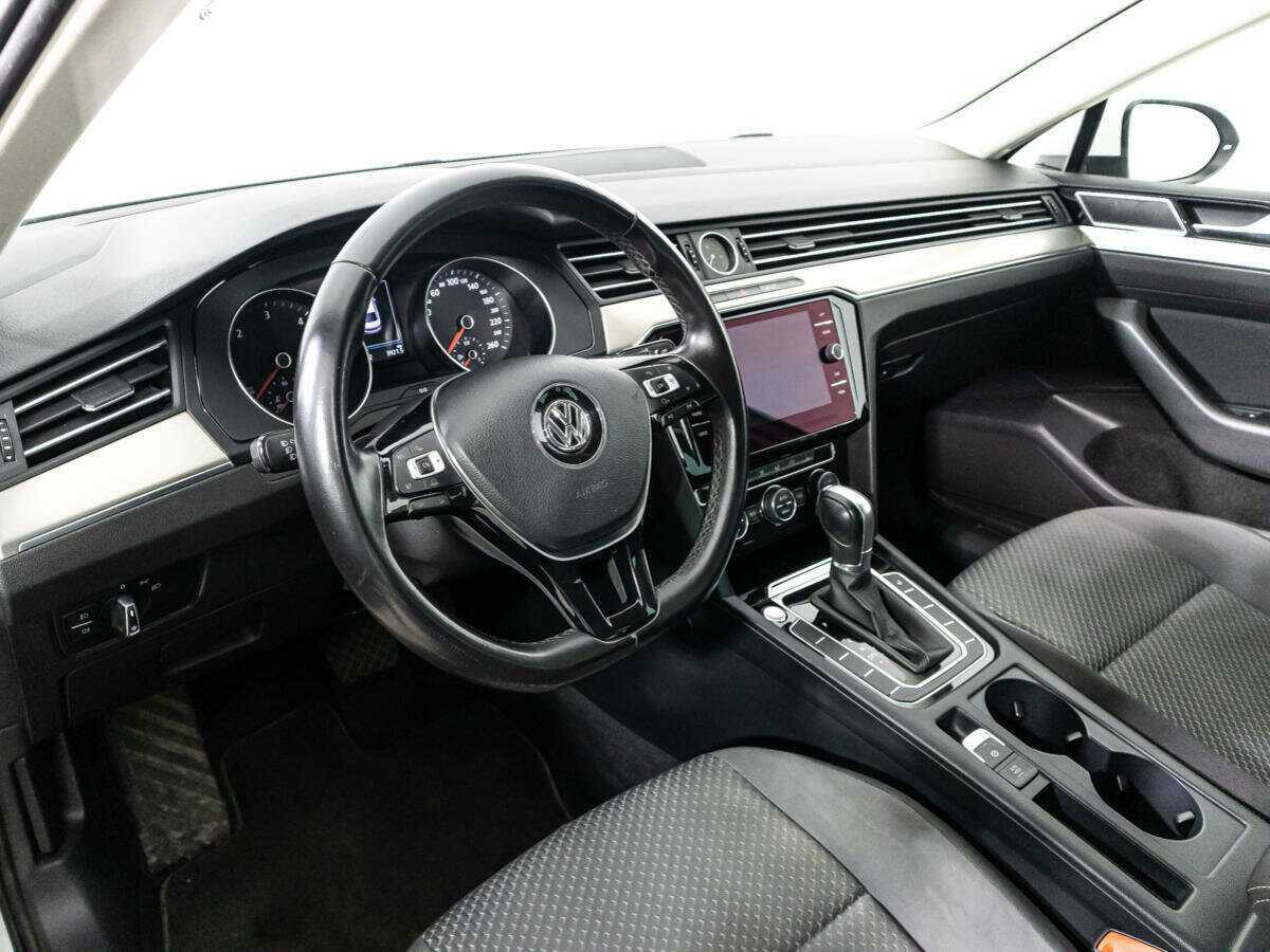 Купить Volkswagen Passat с пробегом. Фото: #10