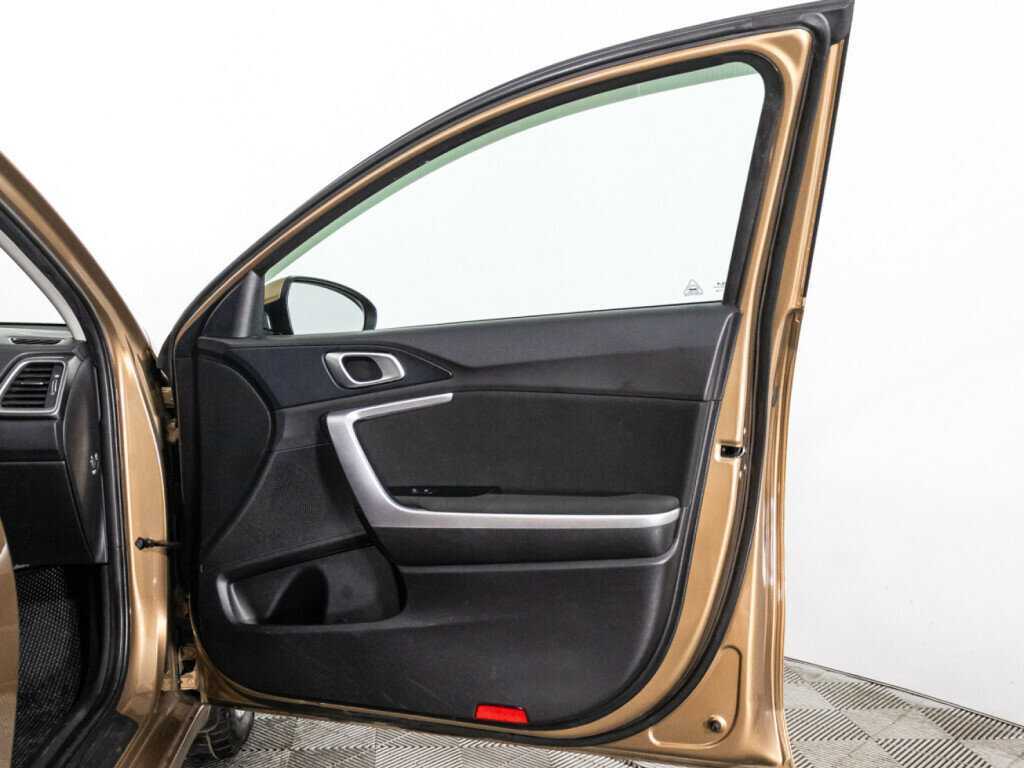 Купить Kia Ceed с пробегом. Фото: #24