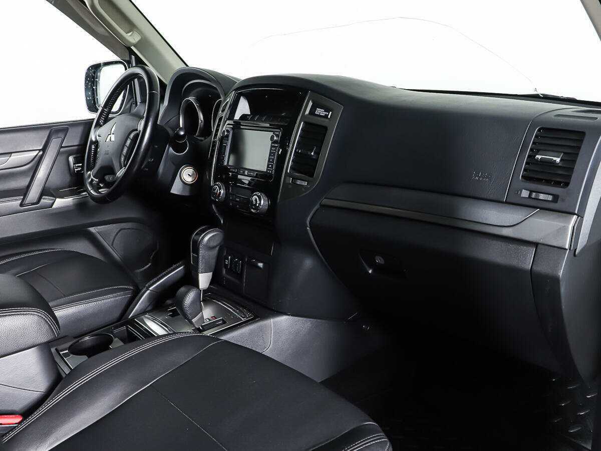 Купить Mitsubishi Pajero с пробегом. Фото: #6