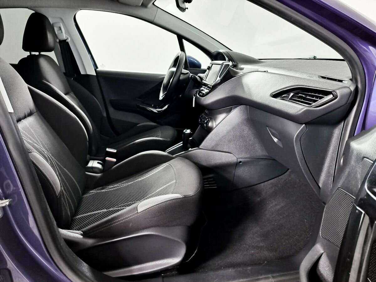 Купить Peugeot 208 с пробегом. Фото: #8